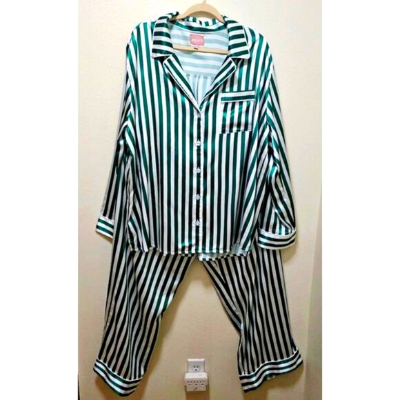 Show Me Your Mumu XXL Green White Satin Feel jammies. Soft. Sexy. Stylish. NY.